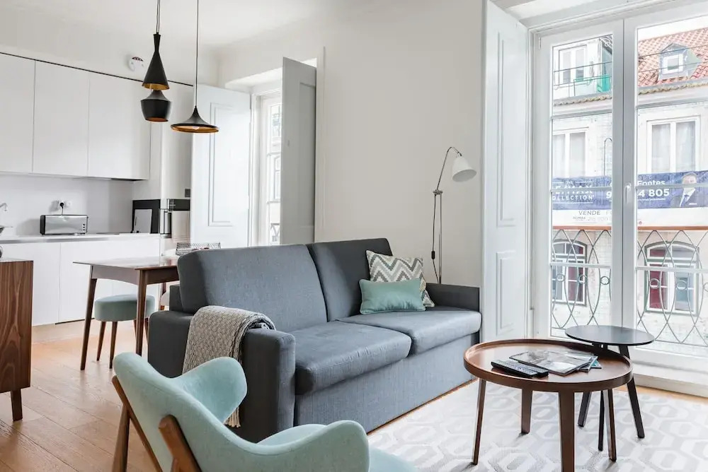 Lis001 · Mid-century Inspired Apartment With River Views