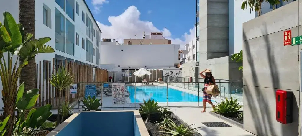 COOL Apartment NEAR Beach Pool & AC 1