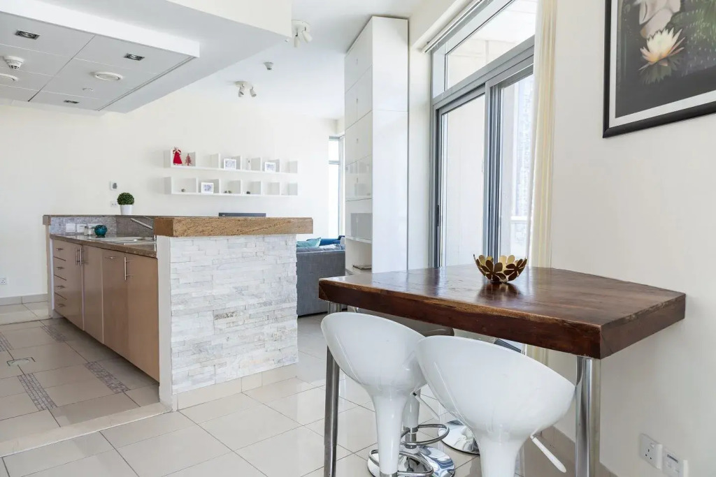 Perfect location! 1BR with best views to Marina