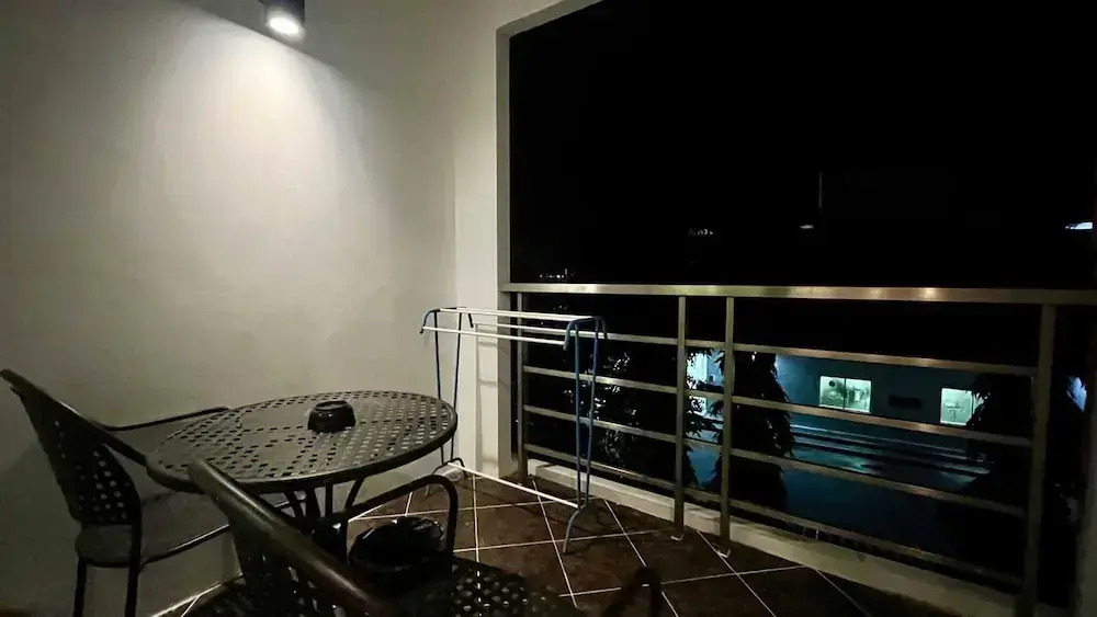 6-15 - 1 Bdr Condo With Balcony and Shared Pool