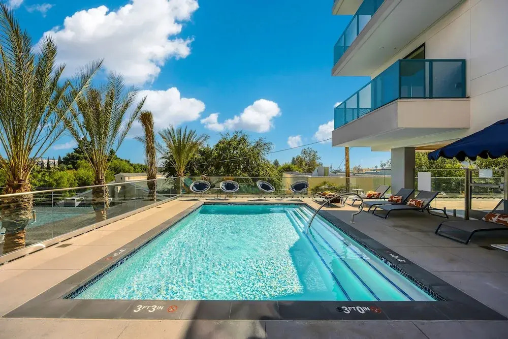 Luxury Apartment in Hollywood