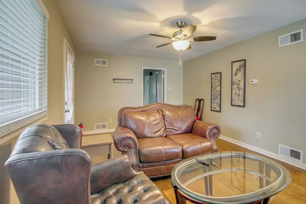 Private Yard! Pet-friendly Memphis Adventure Hub