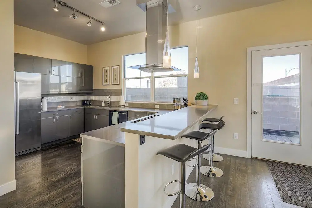 Luxe 3 Story Loft Rooftop Deck City Views!