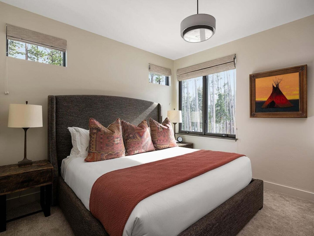 7 Rolling Ridge 6 Bedroom Home