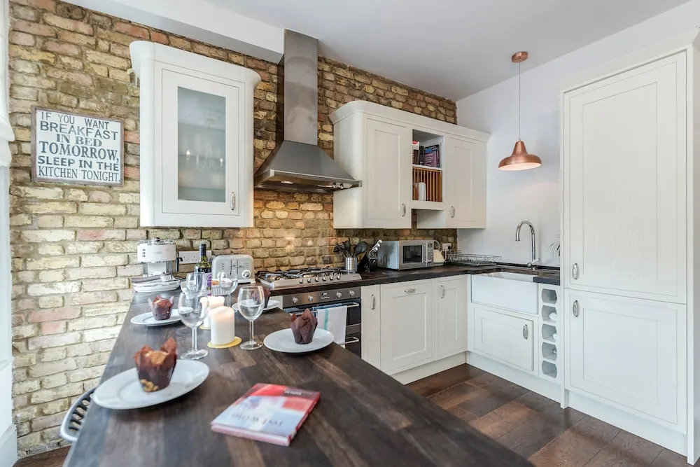 Vauxhall Park Views - 2 Bed Flat by BaseToGo