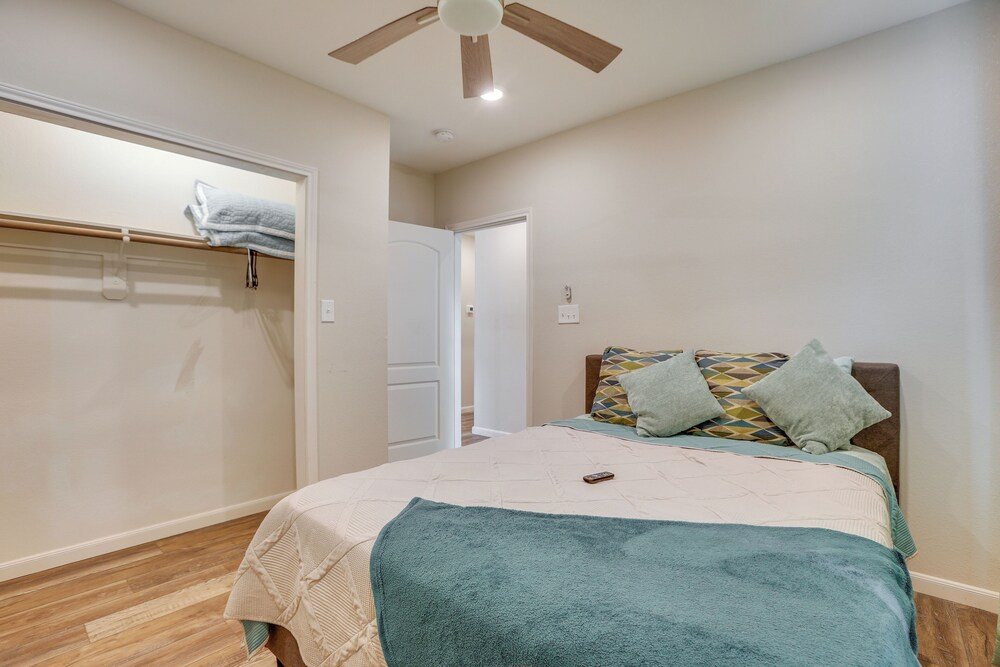 Houston Upgrade! Spacious + Modern Unit Near UH