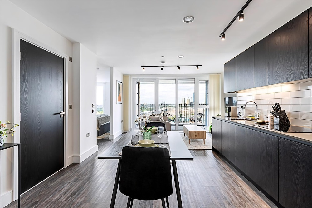 Sky-High Studio with Stunning Views