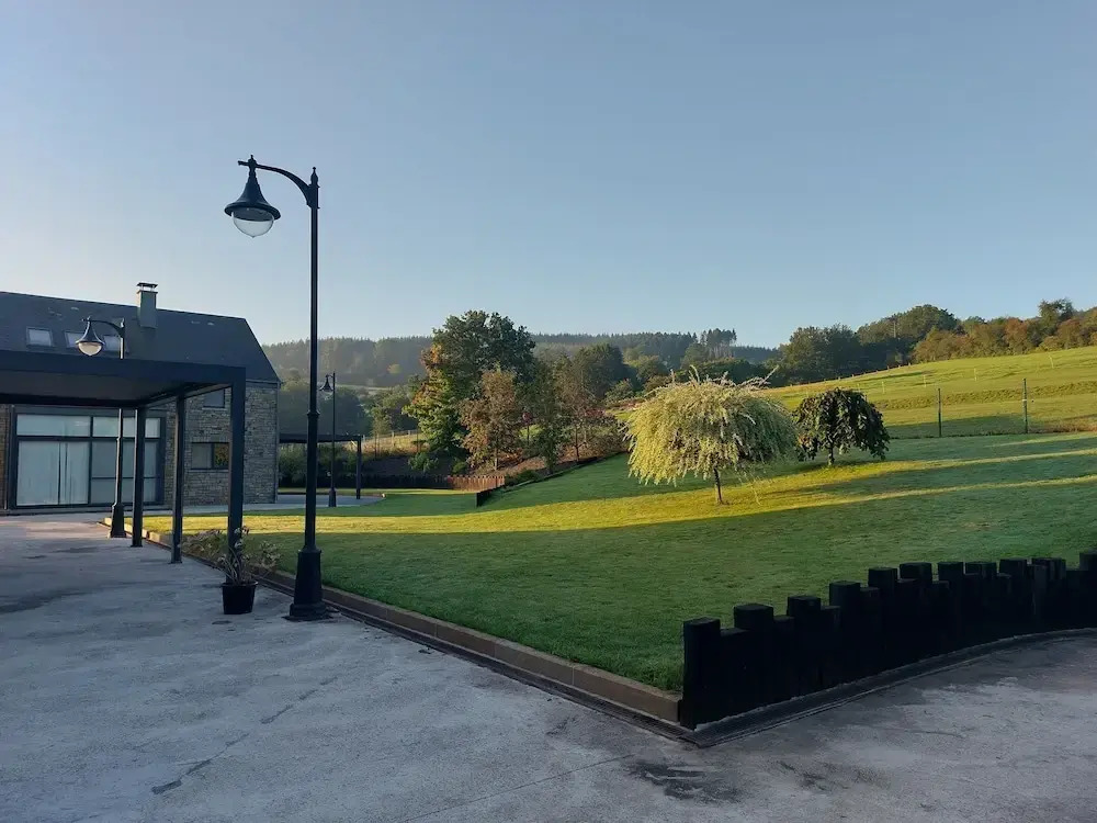Cha Cha de Loup-B&B-Vakantiewoning met verwarmd binnenzwembad en groot zonneterras in de Ardennen