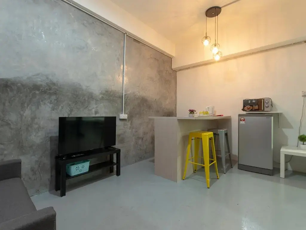 OYO 43993 Madsuite