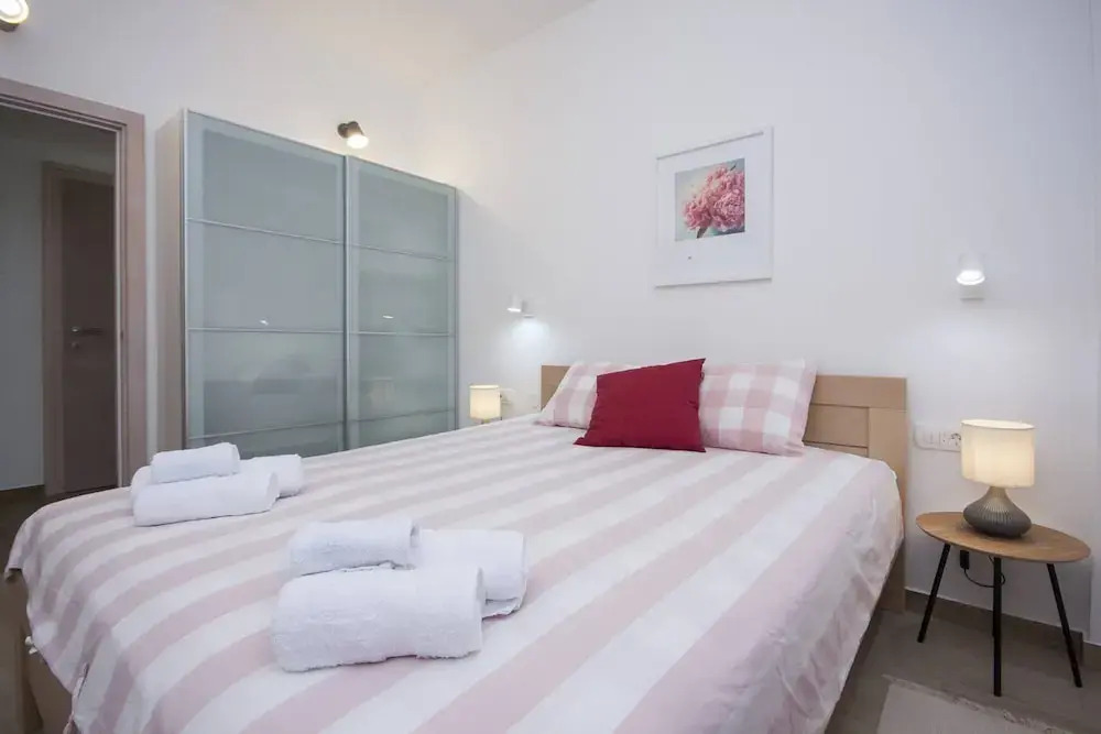 Modern and Cozy Apartment for 3 Guests
