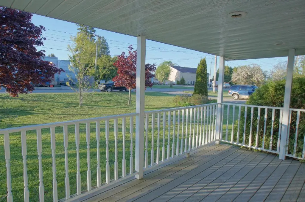 Johnsons Up North, House at Saint Ignace