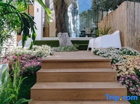 The better, under the green shade trees, forest garden full sea view holiday villa
