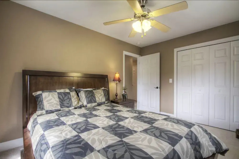 Cherokee Valley Lodge - 6 Br home by RedAwning