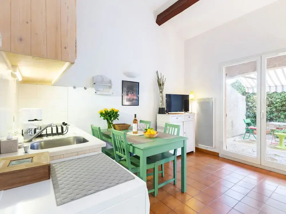 Boutique Holiday Home in Sanary-sur-mer With Terrace