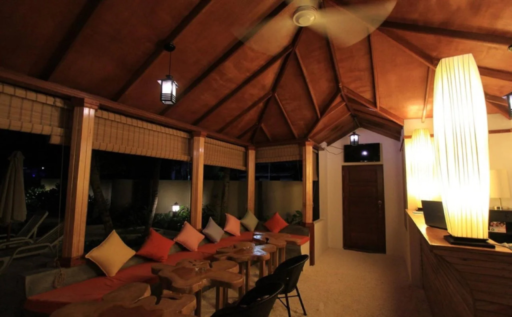 Local Island Inn