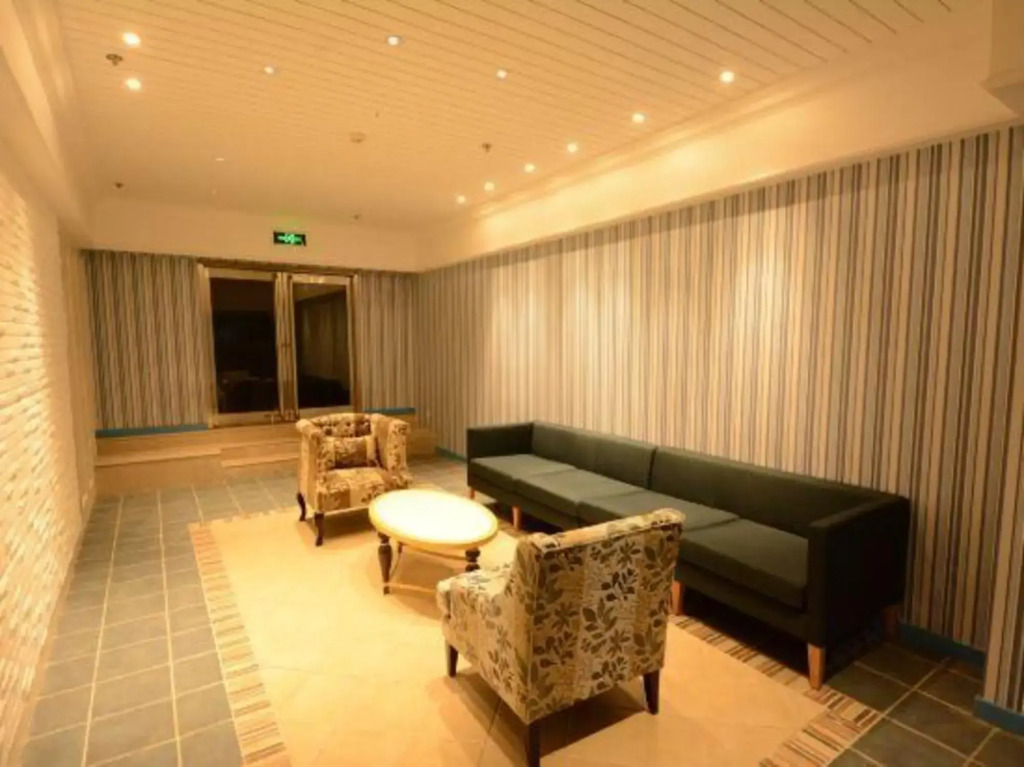 Yanqihu Holiday Hotel