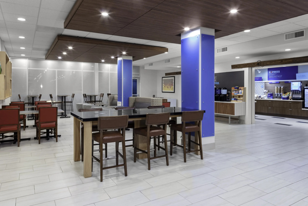 Holiday Inn Express & Suites Wilmington West - Medical Park by IHG