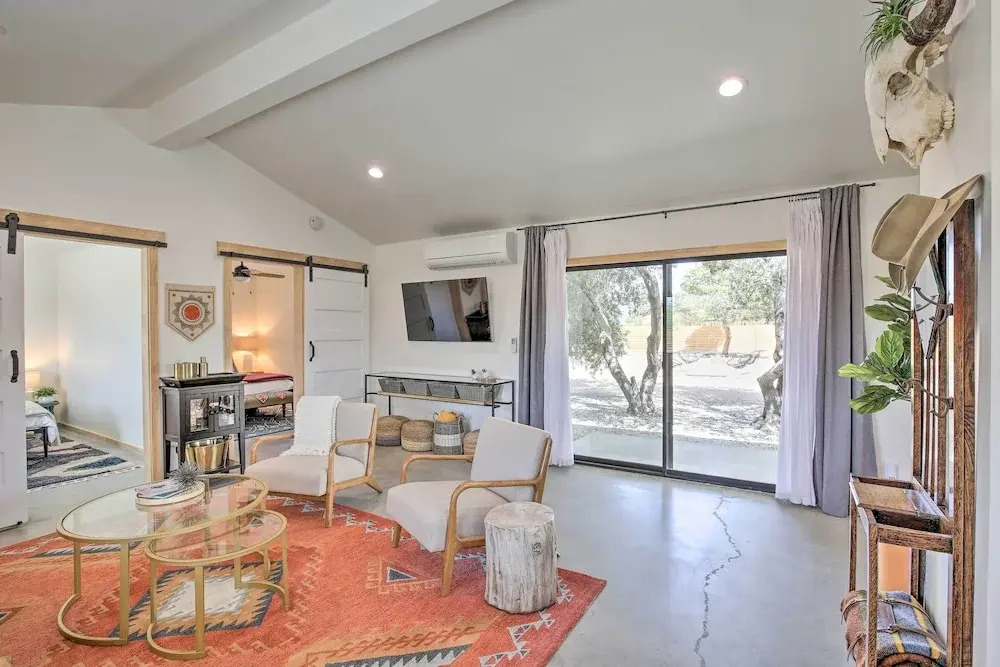 Modern Joshua Tree Bungalow With Fire Pit & Bbq!