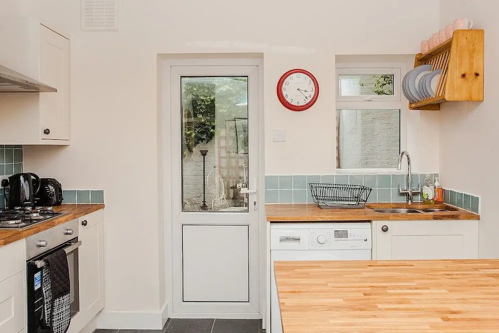 Beautiful 2 Bedroom Garden Apartment