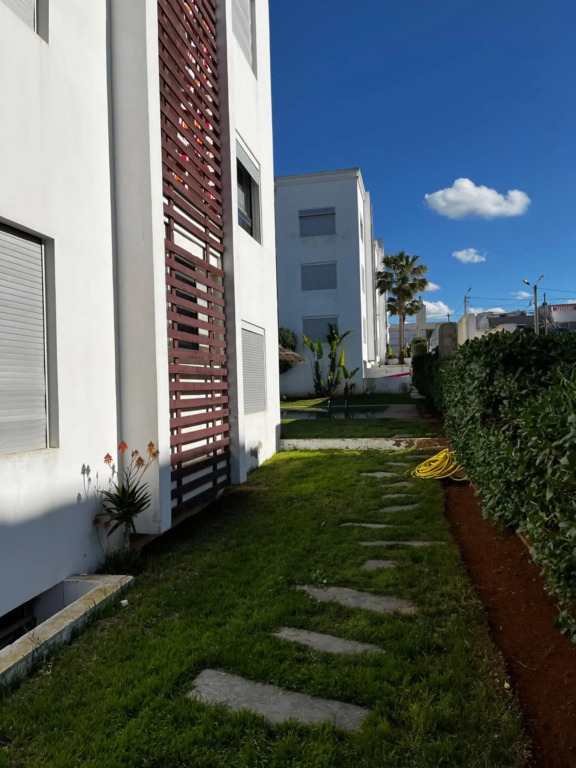 Villa moderne avec piscine, front de mer