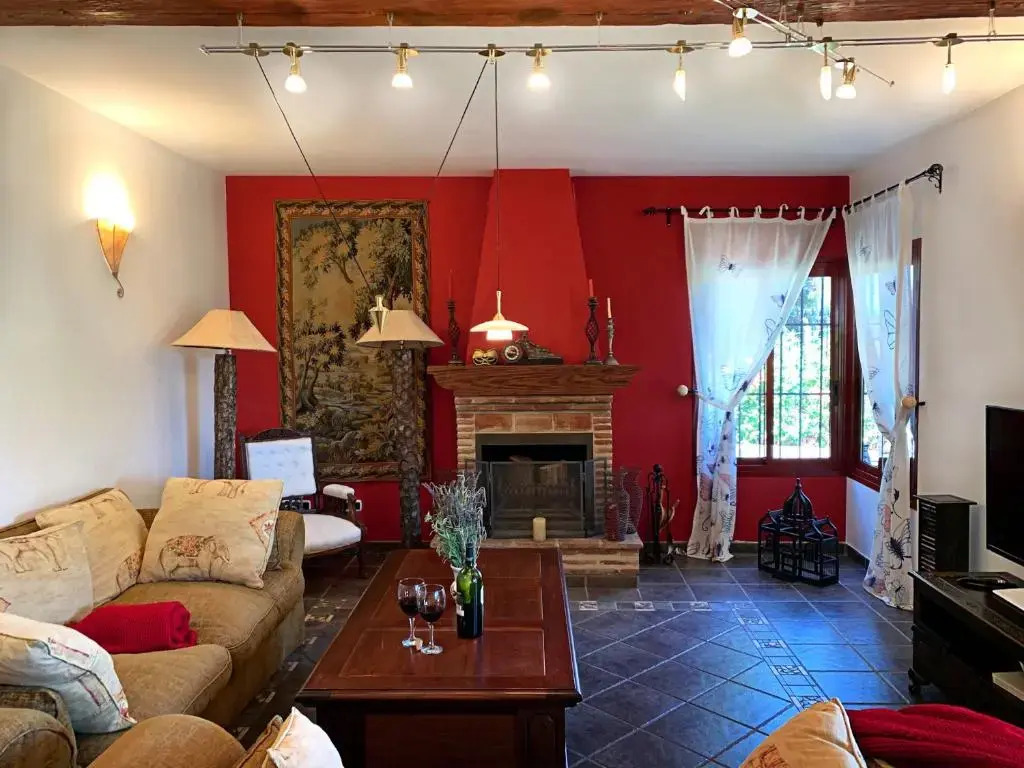 VILLA NABRISA MARBELLA, 5 BEDROOM, PRIVATE POOL, GARDEN, BBQ