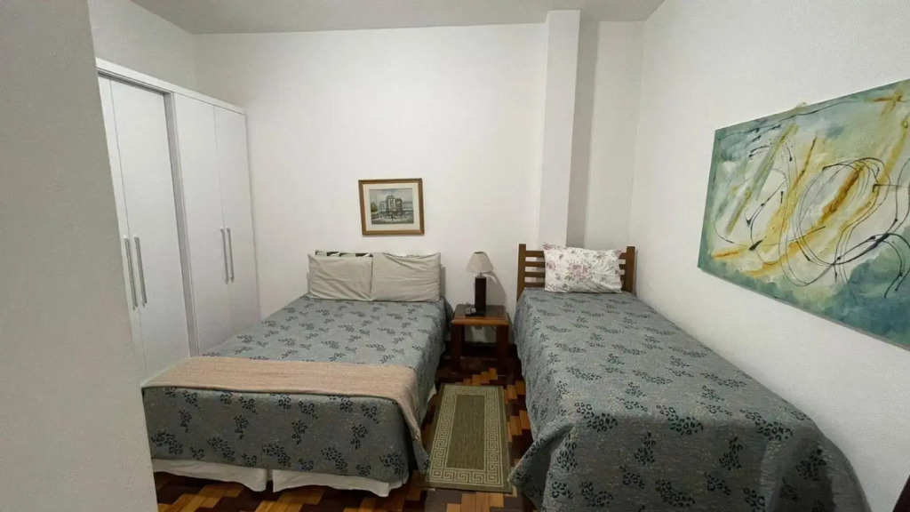Copacabana apto 2 quartos excelente localização 100m da praia