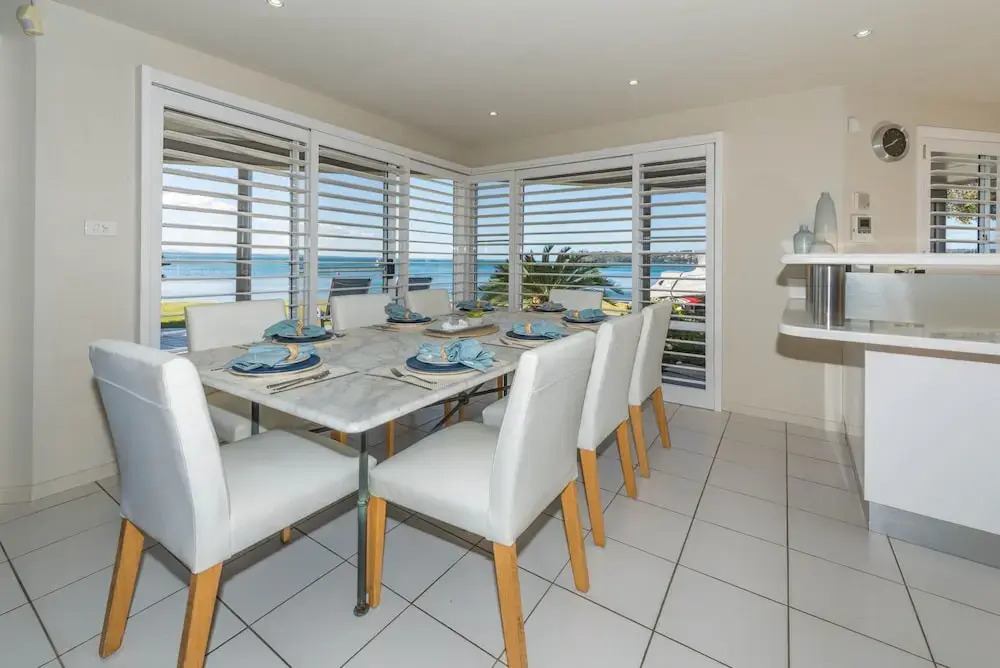 Waterfront Wonderland 41 Foreshore Dr stunning house with a lift linen Wi Fi and ducted air conditioning