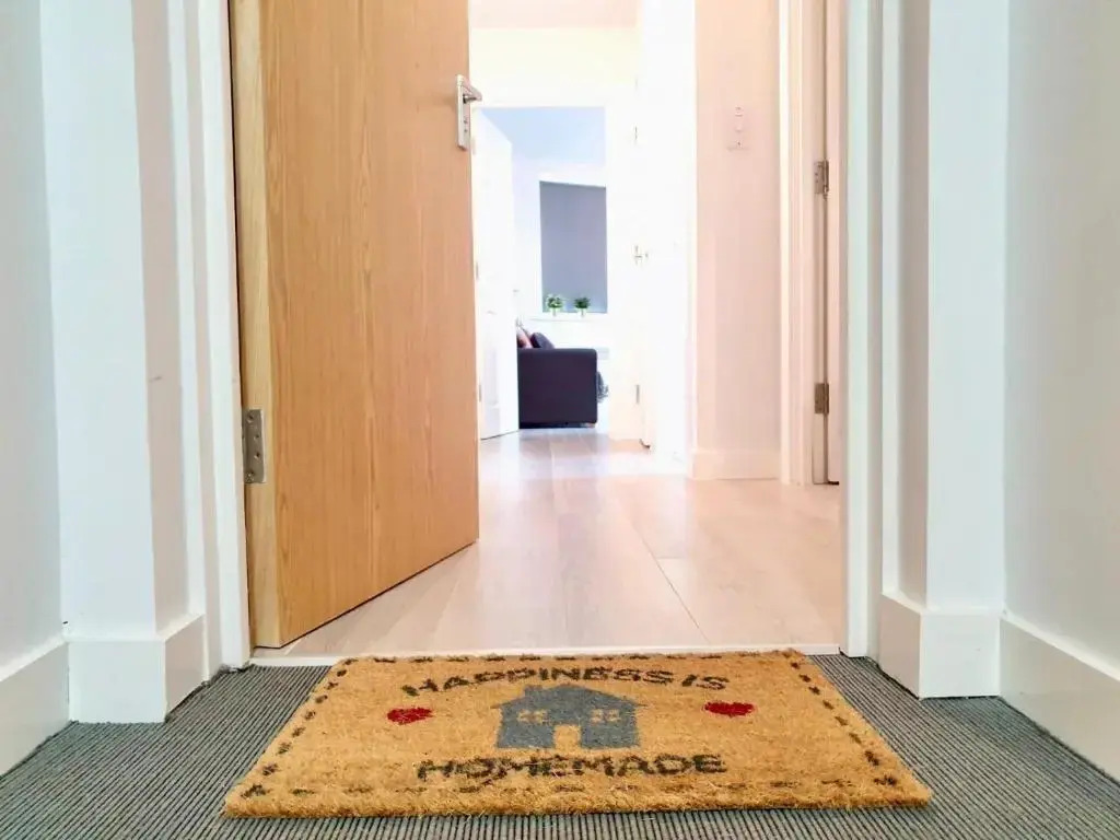OPP Apartments Barall Court - Great for contractors, 2 miles from city centre, free parking & WIFI