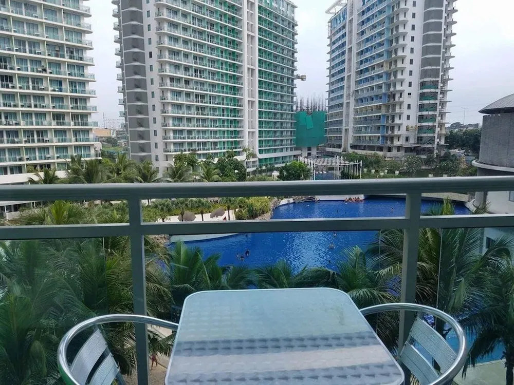 Manila Urban Resort at Azure