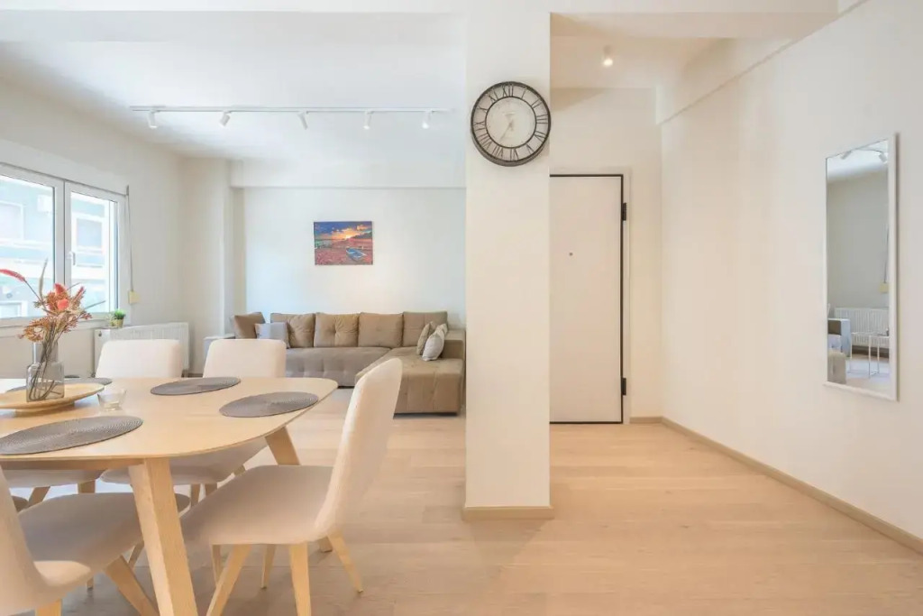 Stylish 2BDR Apt by Acropolis