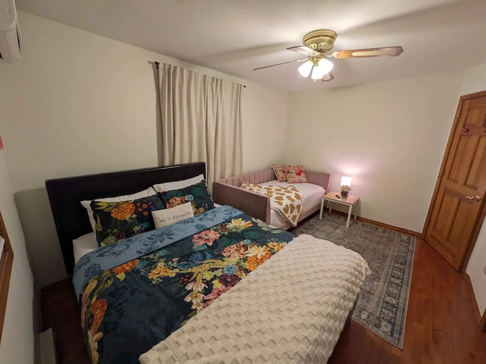 Lakefront Escape w Hot Tub Sauna Game Room