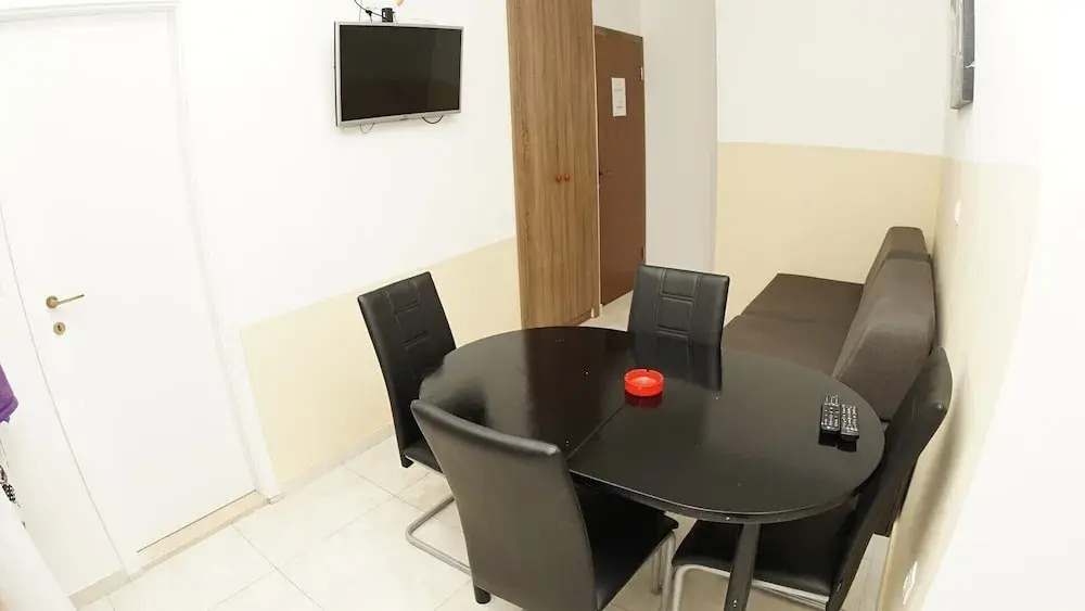 Inviting Apartment 7 Sleeps 4 Guests