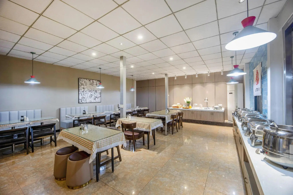 Atour Hotel Jinhua Bayi South Street Subway Station