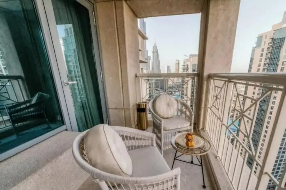 Bellavista - Spacious -1BR & Extra Room