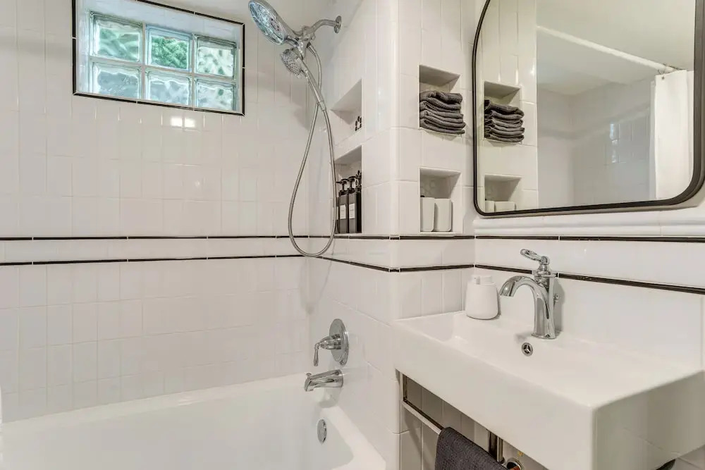 Walkable Apt w/ Off-street Parking in Cheesman!