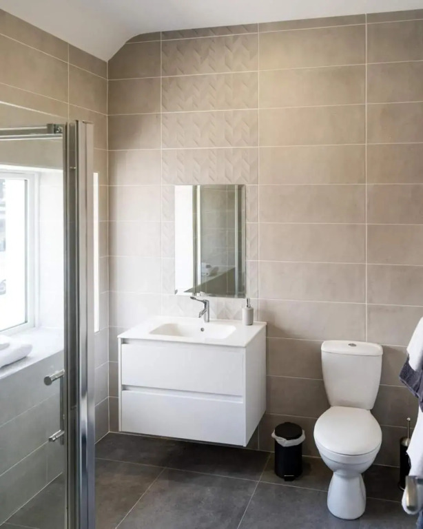 Bridge Inn Studio Apartments