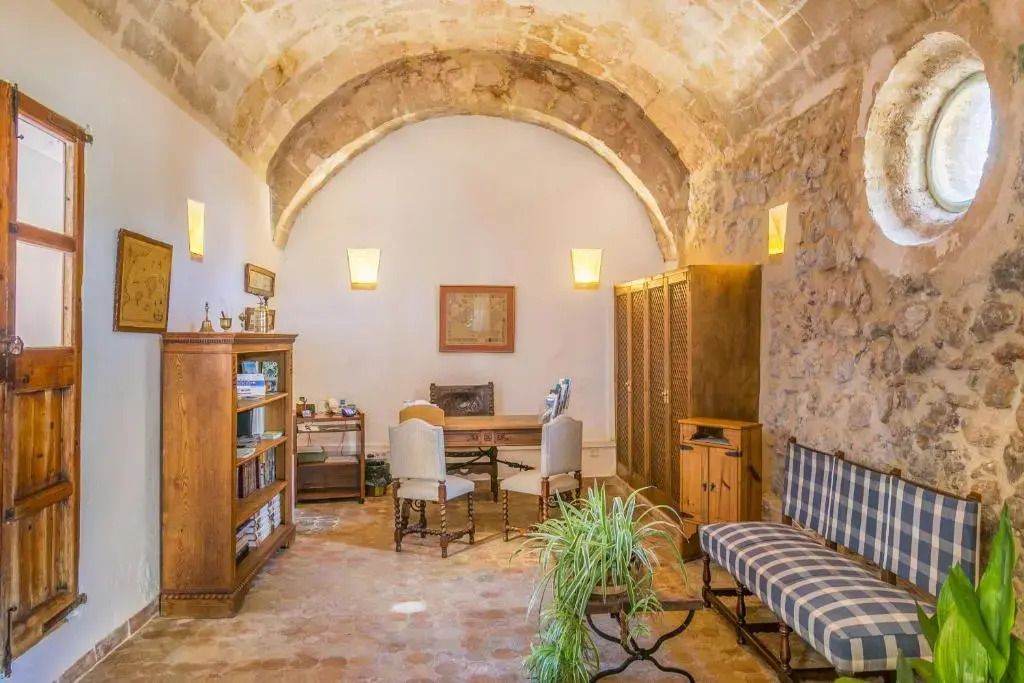 Historic House in Mallorca Up To 12 Guests