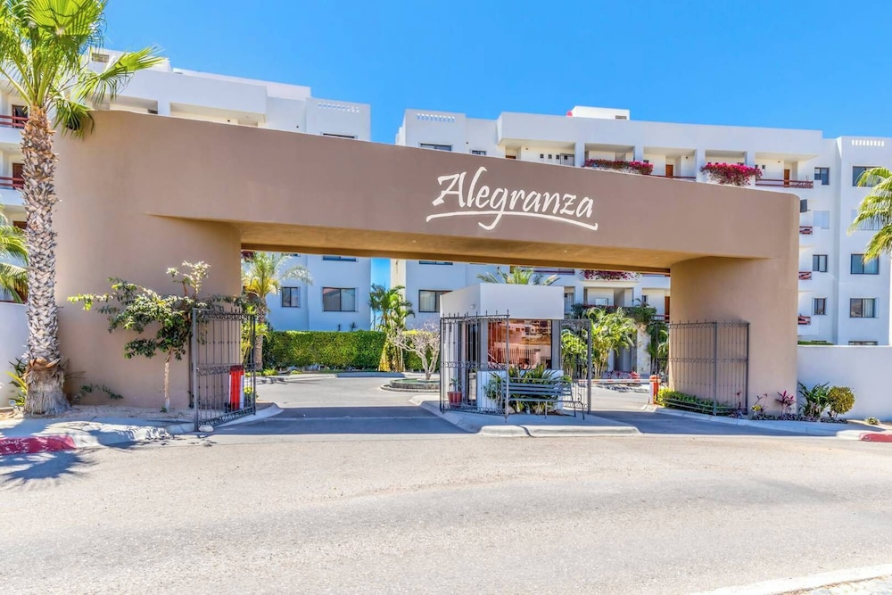 New 2 BR Condo in San Jose - Pool - Tennis