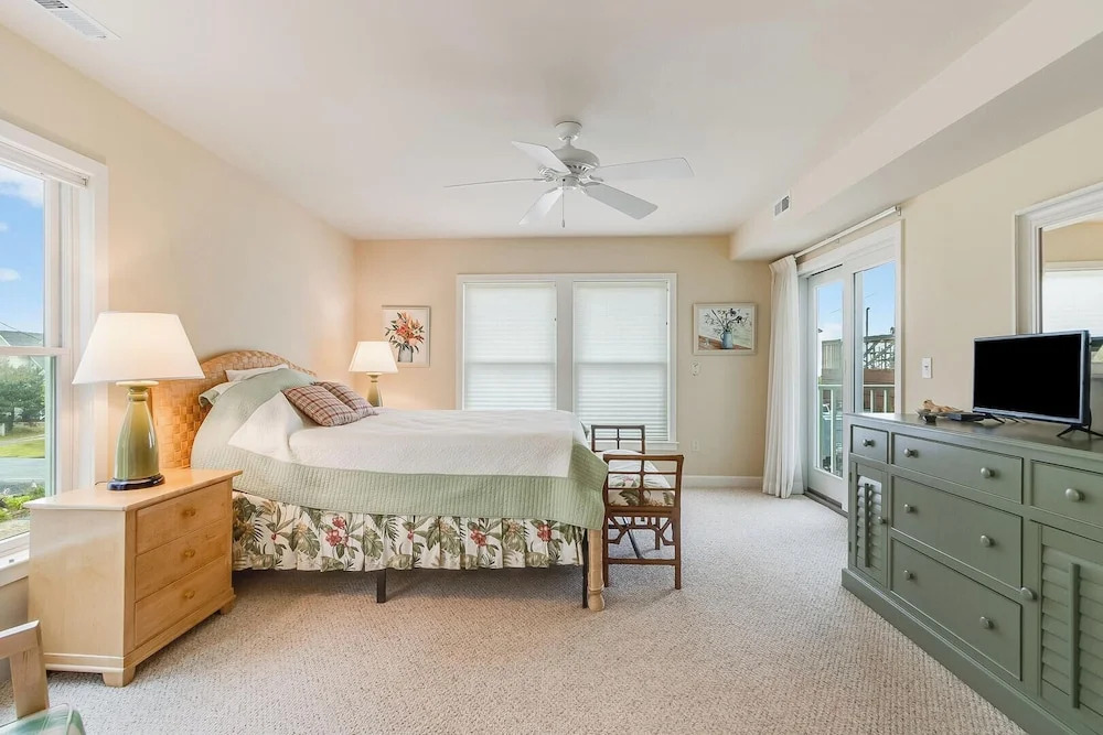 Rodney Avenue 8B