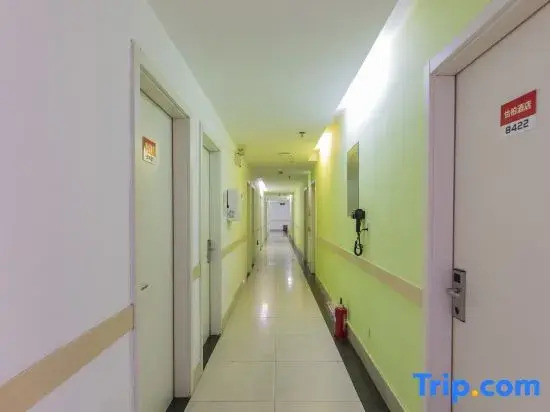 Yibai Hotel (Shanghai Gucun Park Branch)