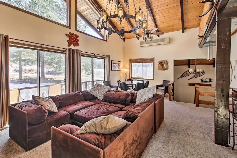 Swiss-style Chalet w/ Fireplace - Near Story Land!