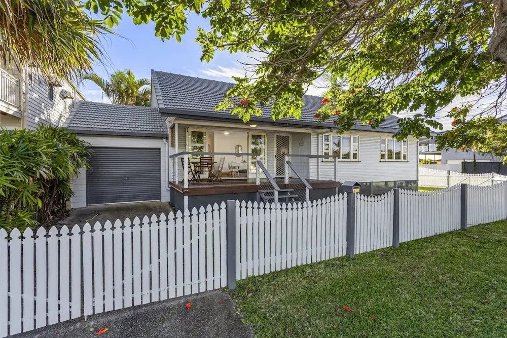 Beachside 3-bed Family Home With Parking & Veranda