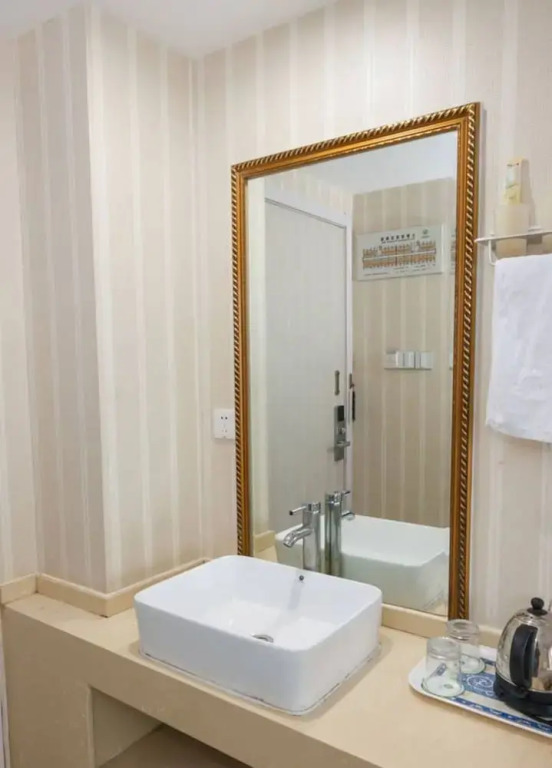 Hangzhou Woju Express Hotel (Xiasha Media Store)
