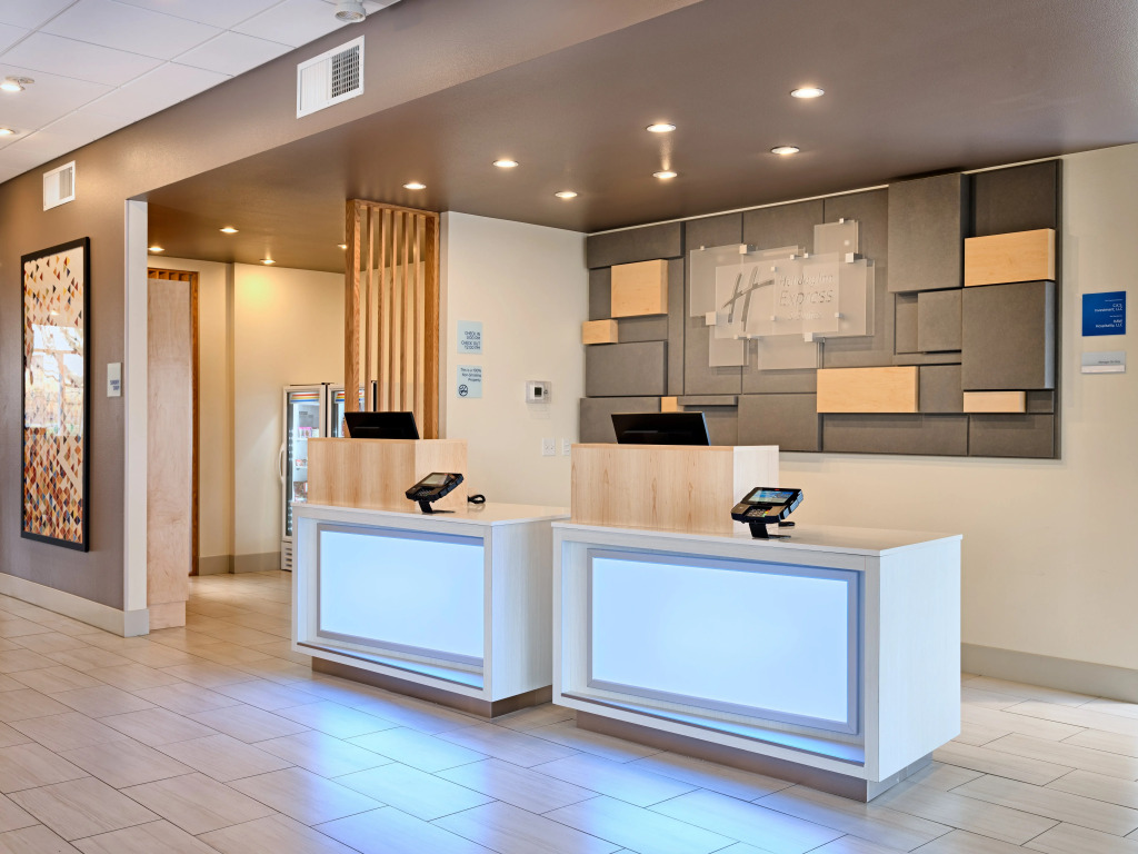 Holiday Inn Express & Suites Salem North - Keizer by IHG