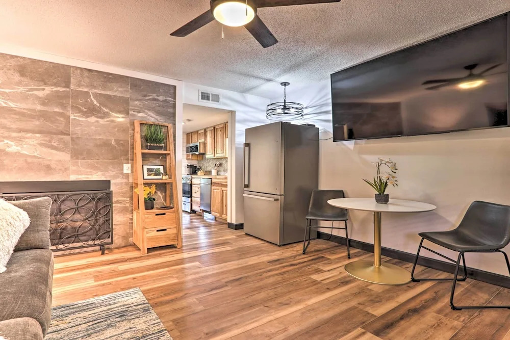 Walk Downtown! Gatlinburg Condo w/ Patio & Pool