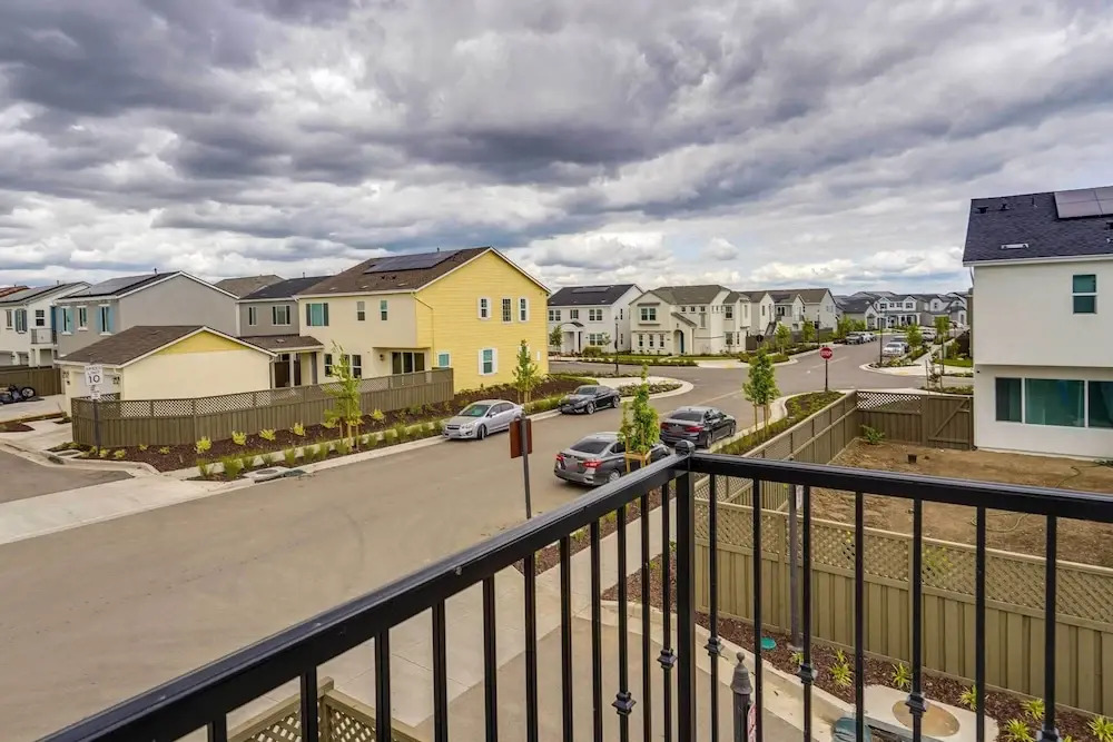 California Midterm Rental With Fenced Yard!
