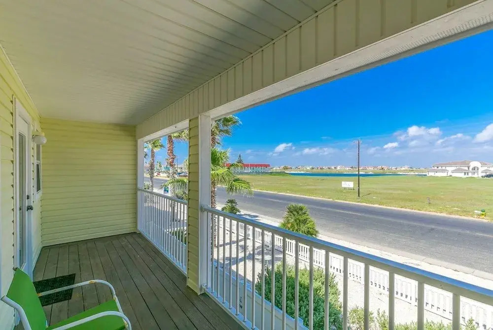 15102 Leeward Dr Townhouse Unit 502 - 3 Br townhouse by RedAwning