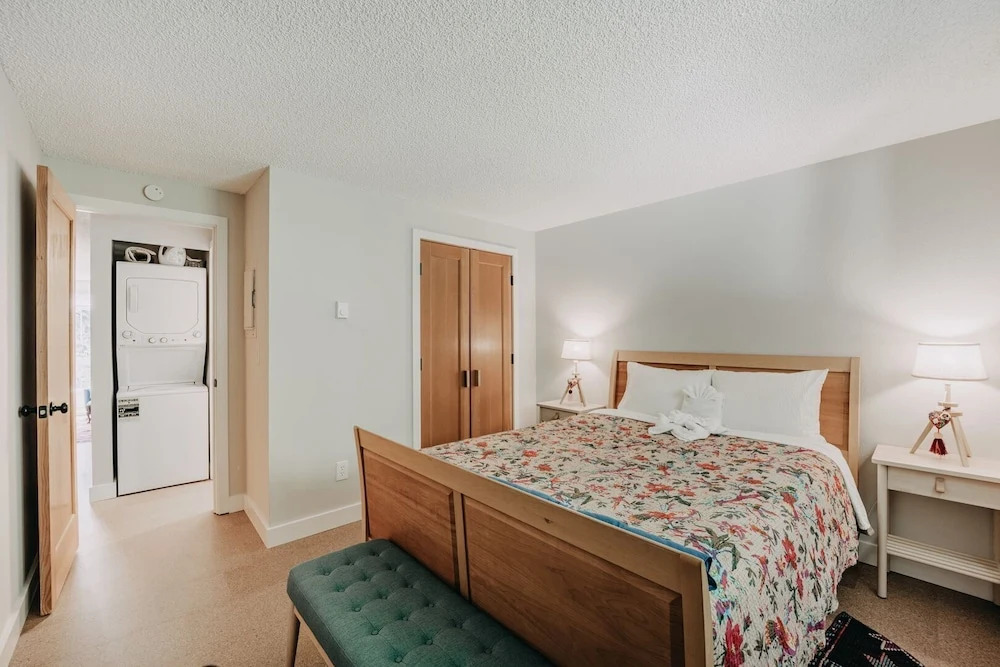 90sw - Fireplace - Dishwasher - W/D - Pets OK