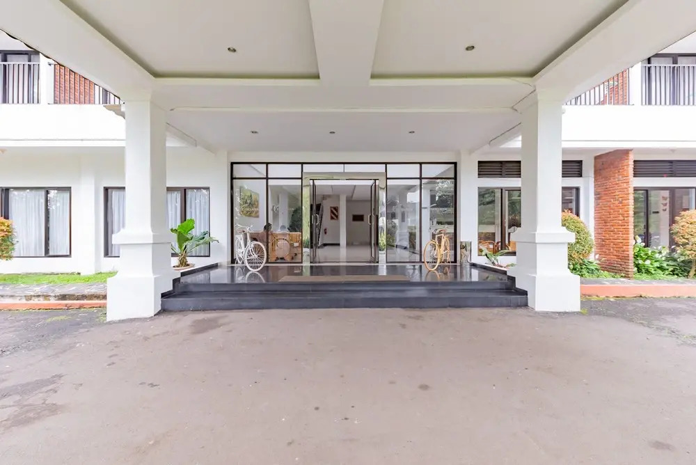 Urbanview Hotel Tridaya Cisarua Puncak
