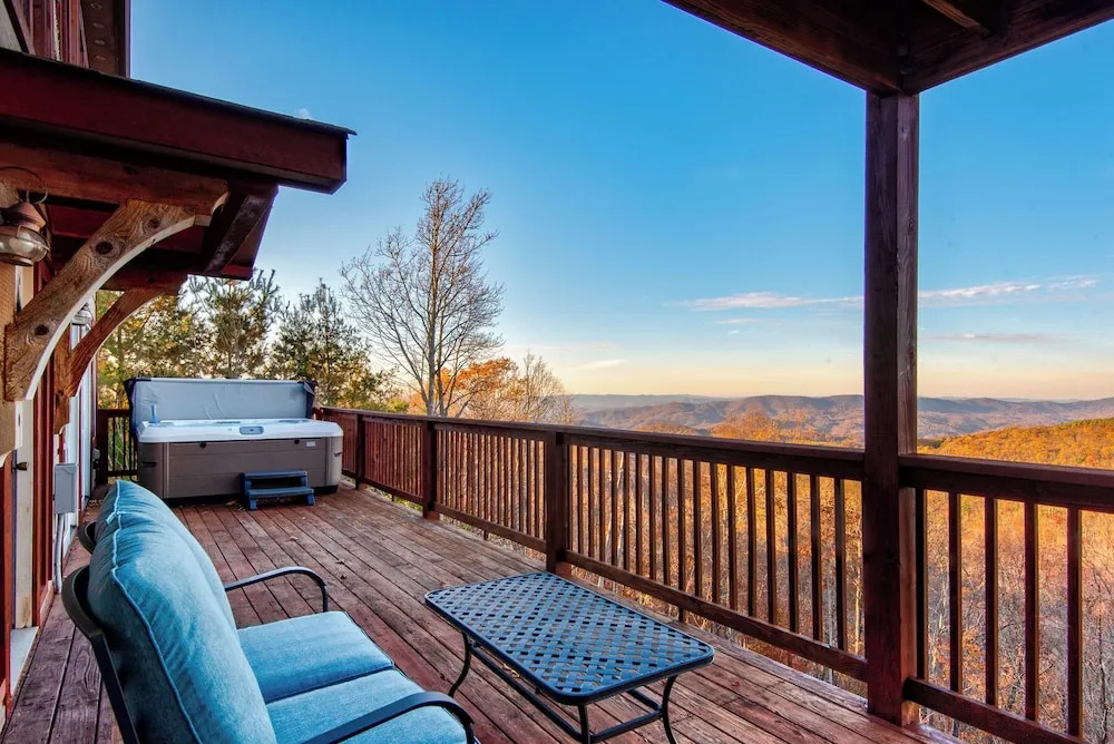 Beech Mountain Breeze - Views, pet Friendly, hot Tub, Sleeps 14